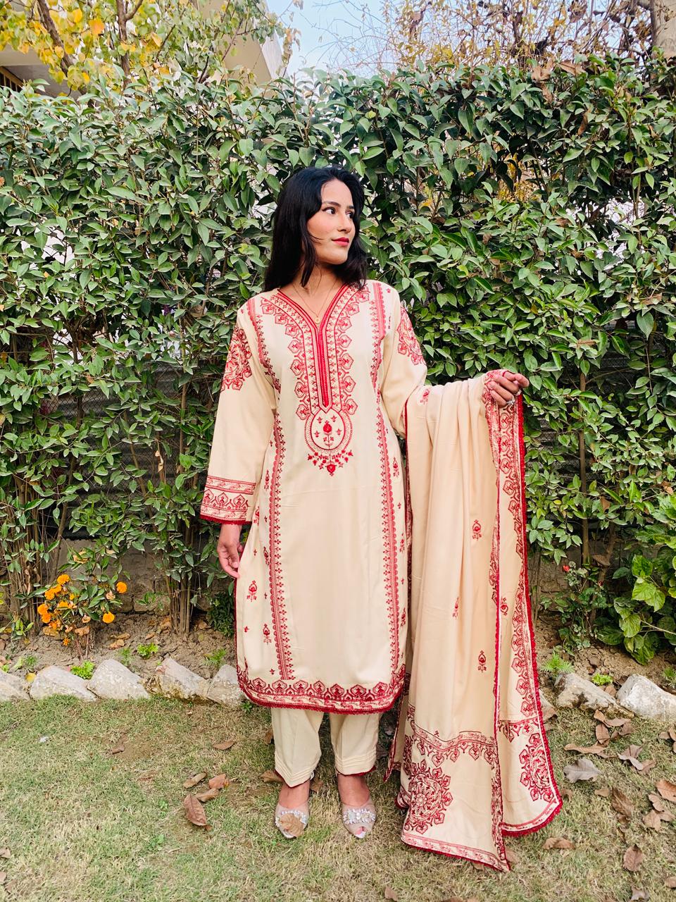 Elegant off white embroidered 3-piece suit with  embroidered shawl